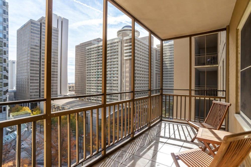 Downtown Condo! Private Balcony! PT10F